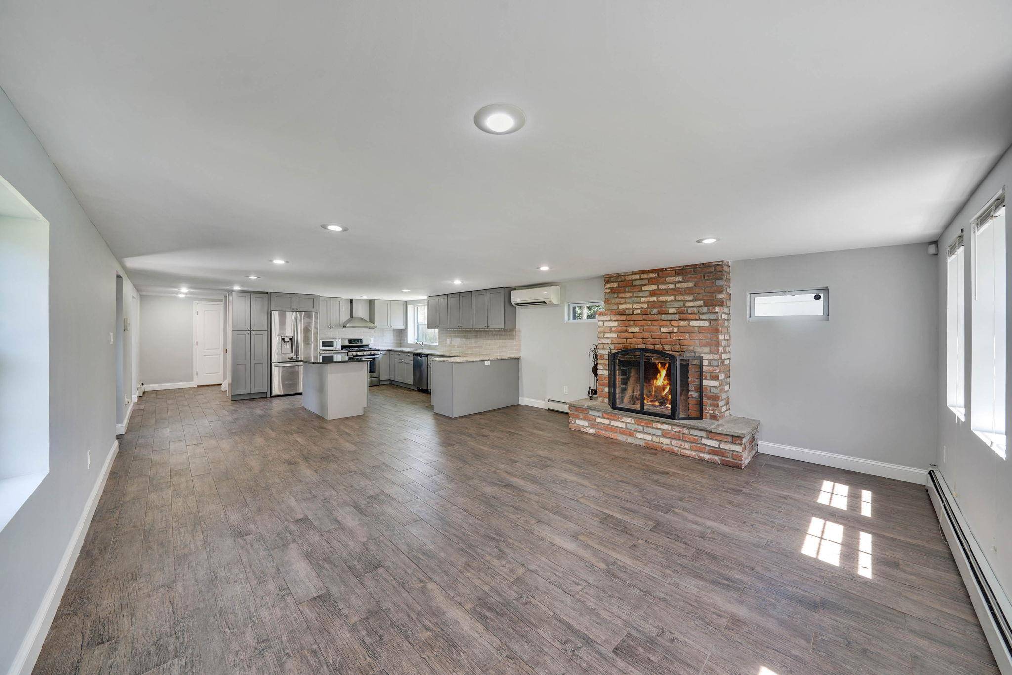 Glen Cove, NY 11542,7 Ashleigh CT
