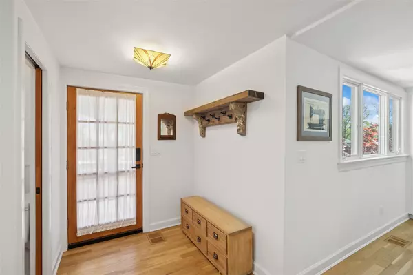 Bayville, NY 11709,7 School ST