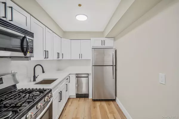 Coram, NY 11727,51 Pointe CIR #51