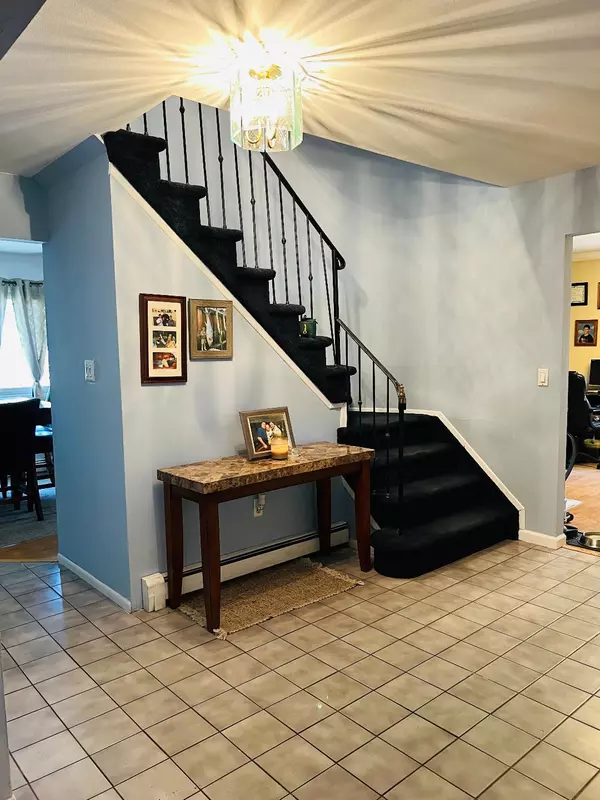 Selden, NY 11784,269 Dare RD