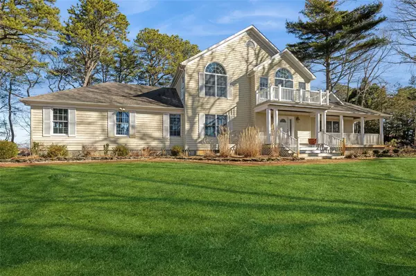 Hampton Bays, NY 11946,8 Duckwood LN