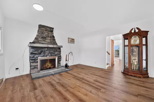 Yorktown Heights, NY 10598,16 Crest DR