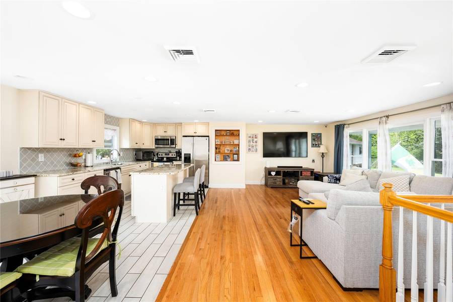 18 Congressional DR, Newburgh, NY 12550