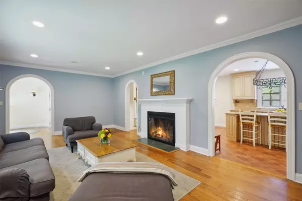 Scarsdale, NY 10583,15 Franklin RD
