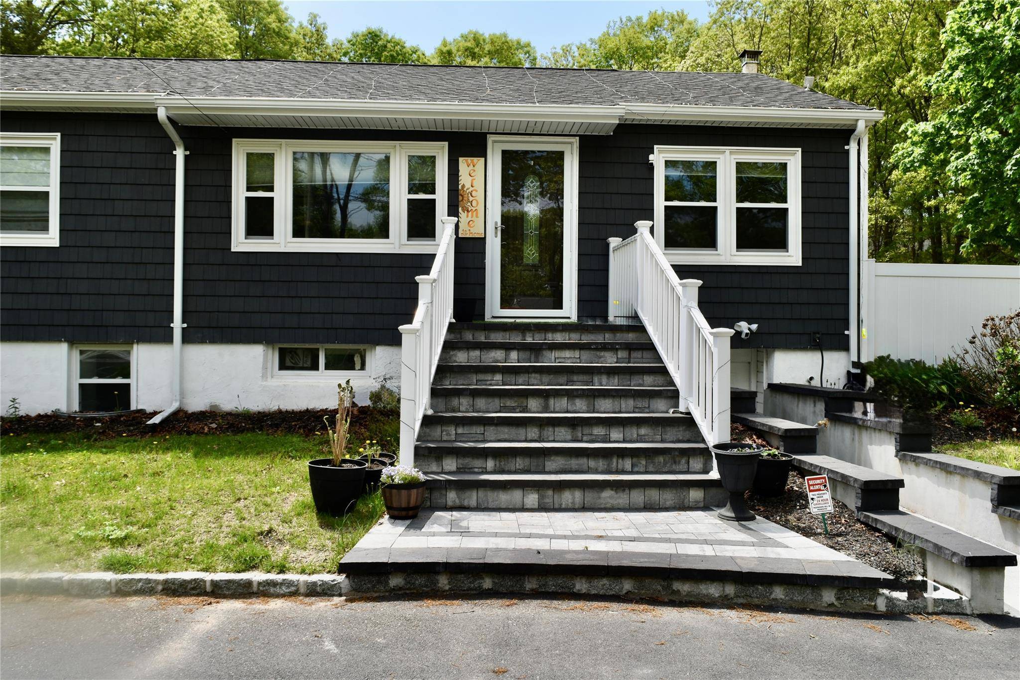 Selden, NY 11784,18 Clearview AVE