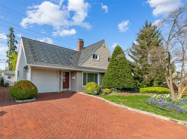 39 Mallard RD, Levittown, NY 11756