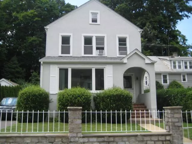 68 Summers ST, Oyster Bay, NY 11771