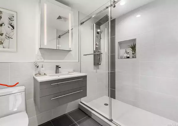 Astoria, NY 11106,14-40 31st AVE #3R