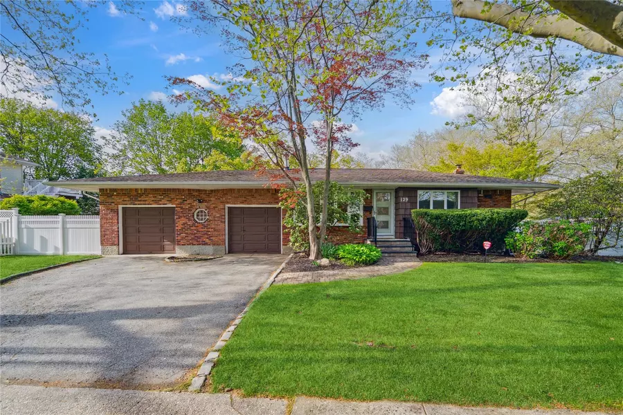 129 Wolf Hill RD, Melville, NY 11747