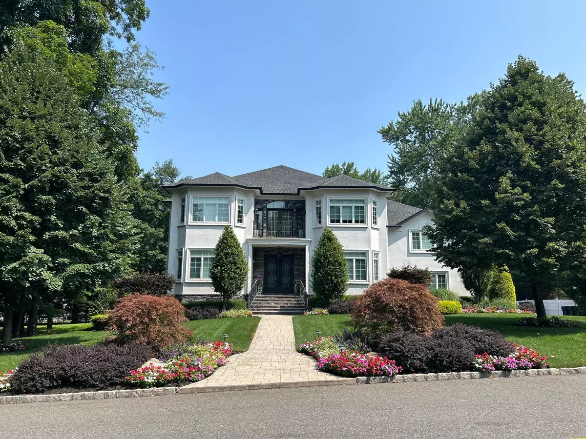Monsey, NY 10952,38 S Parker DR