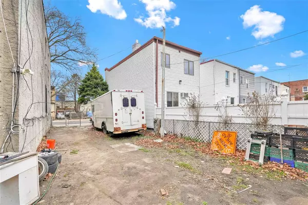 Glendale, NY 11385,79-38 77th AVE