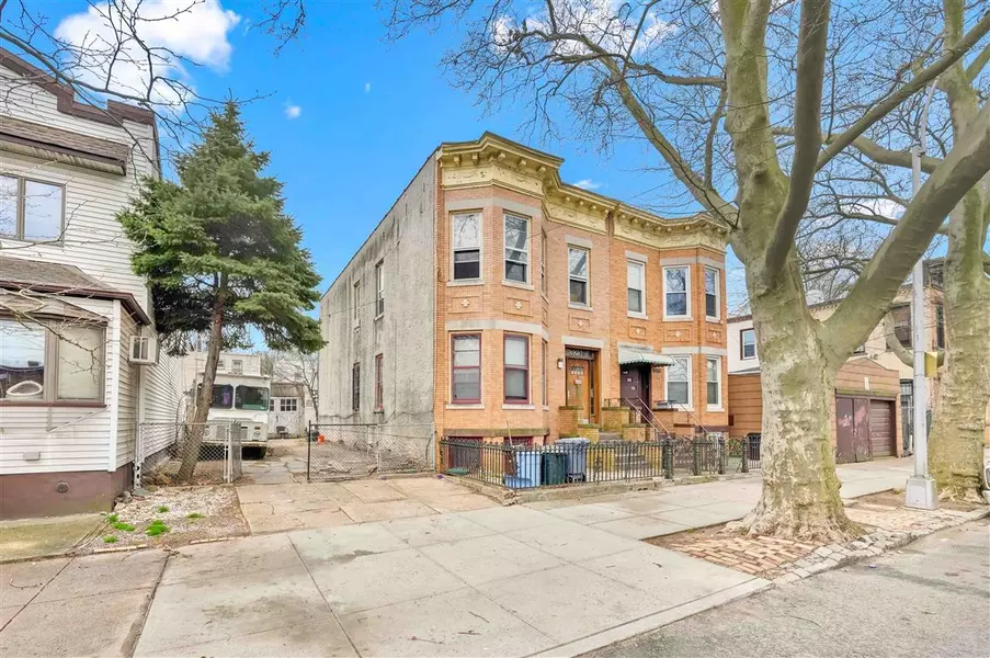 79-38 77th AVE, Glendale, NY 11385