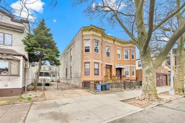79-38 77th AVE, Glendale, NY 11385