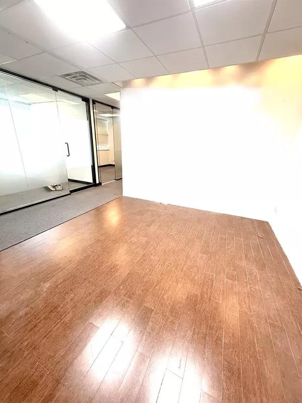 Flushing, NY 11355,136-20 38th AVE #9F