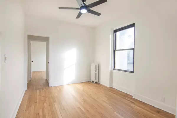 Astoria, NY 11105,21-58 35th ST #5G
