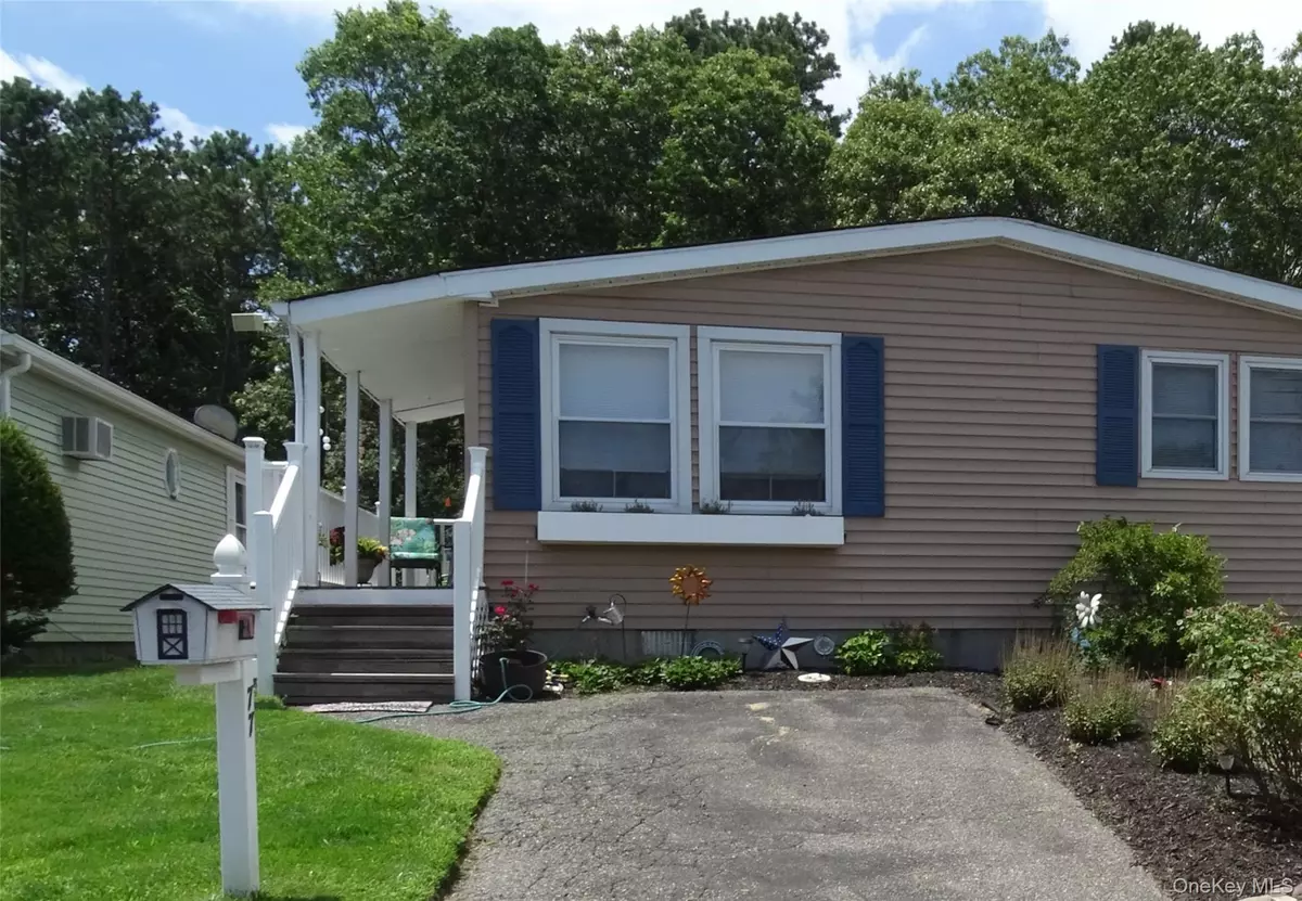 Manorville, NY 11949,77 Village Circle W