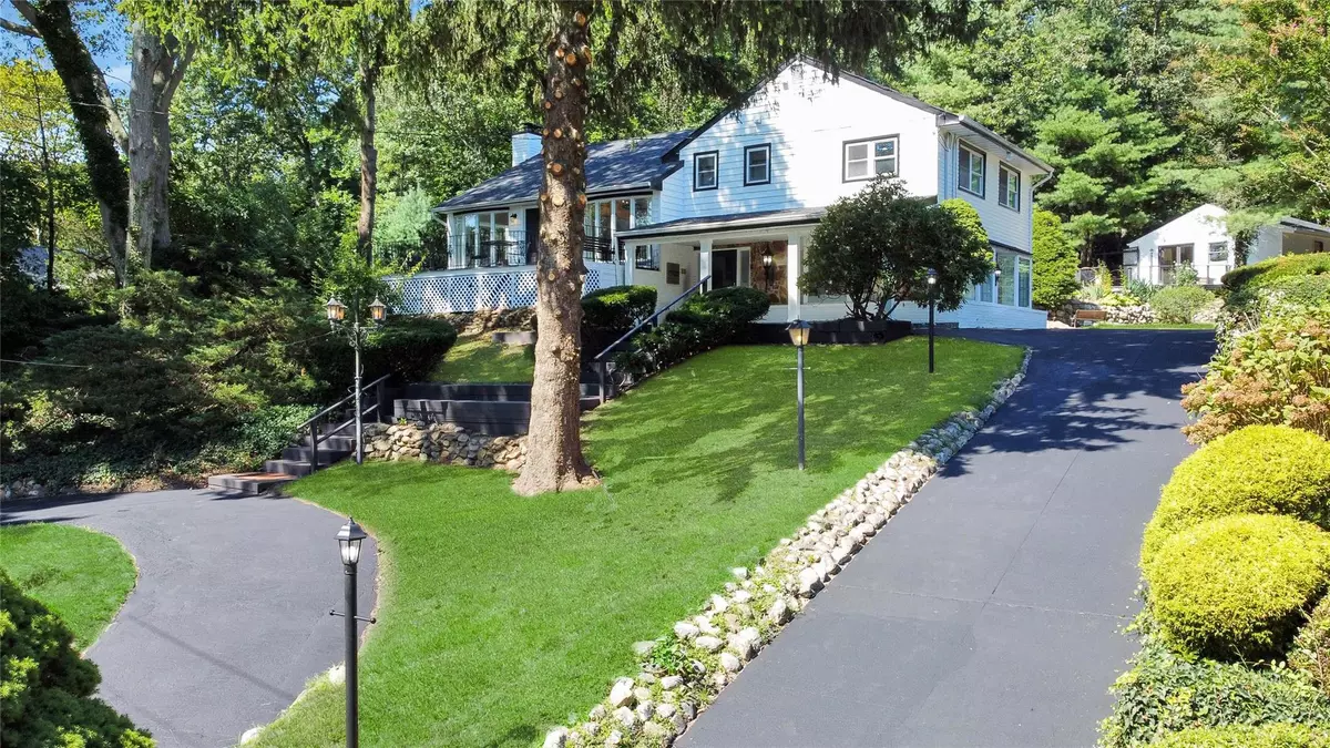 Dix Hills, NY 11746,45 Woodedge DR