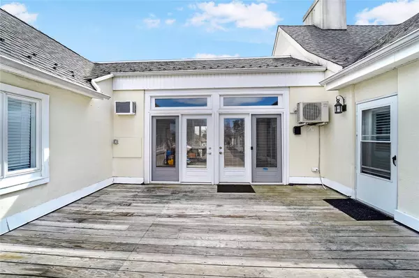 Westhampton Beach, NY 11978,52 Main Street 52 Main Street