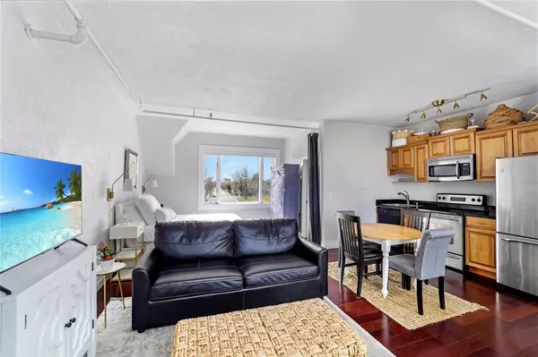 Westhampton Beach, NY 11978,52 Main Street 52 Main Street