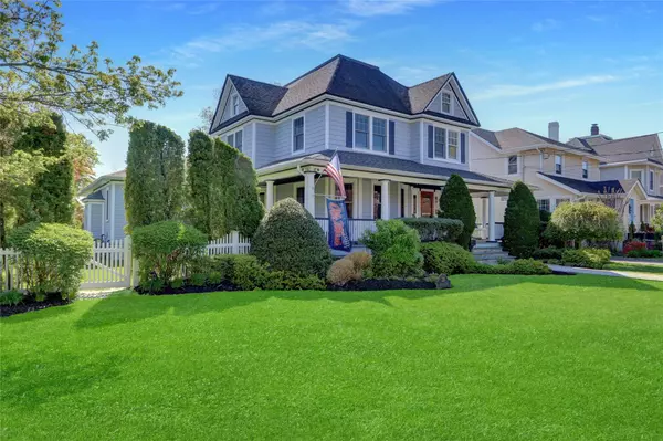 Rockville Centre, NY 11570,20 Irving PL