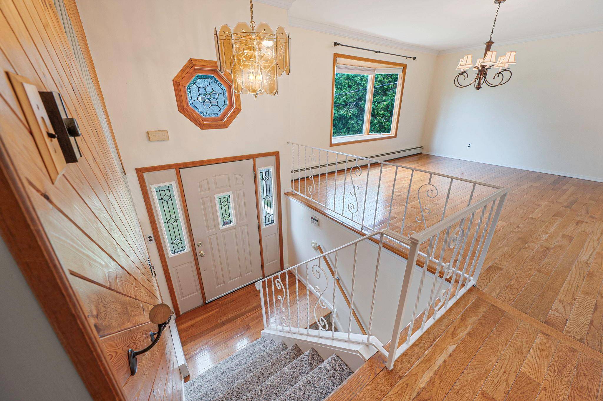Smithtown, NY 11787,25 Dale LN