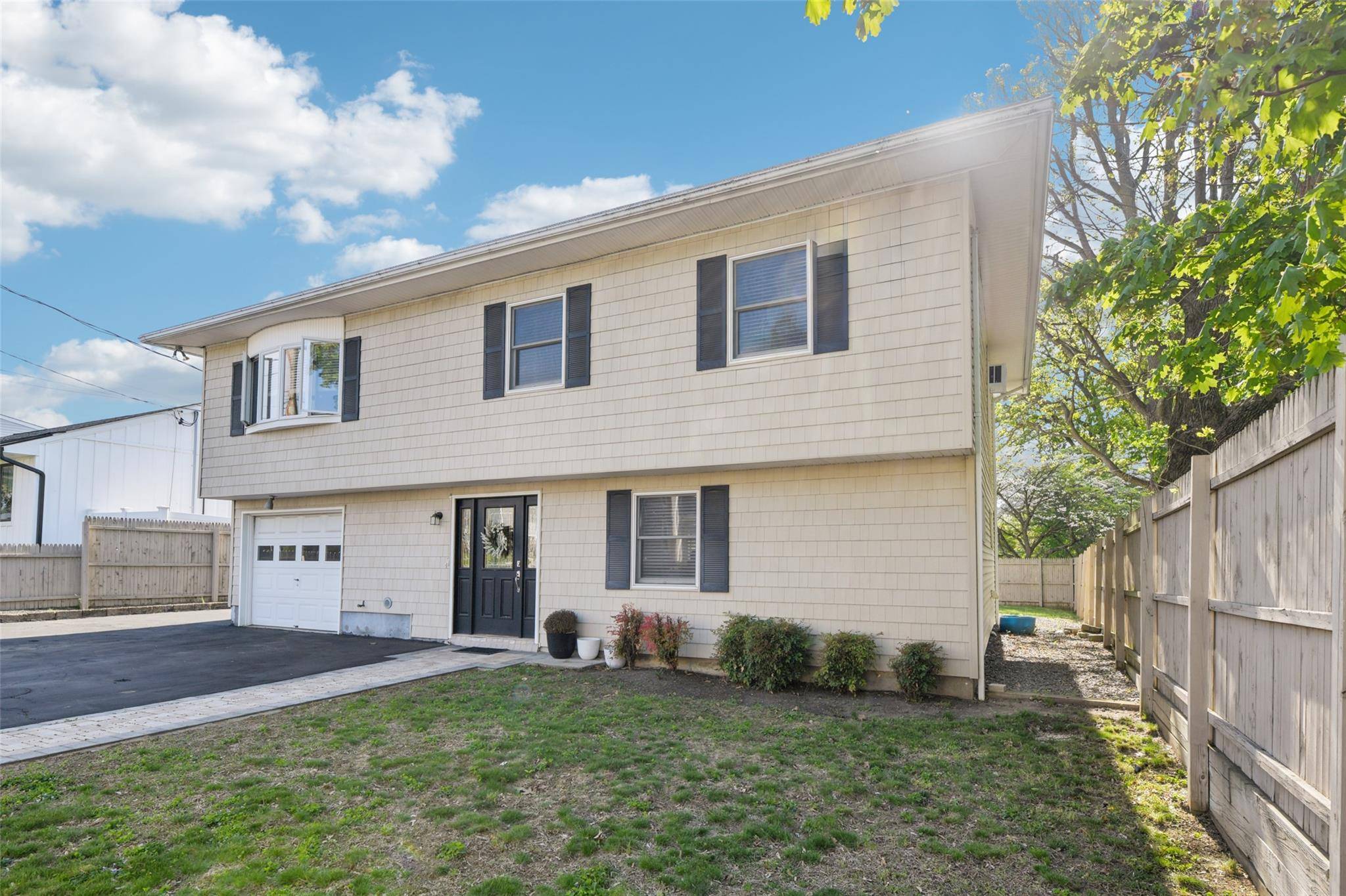 Locust Valley, NY 11560,7 Avenue B