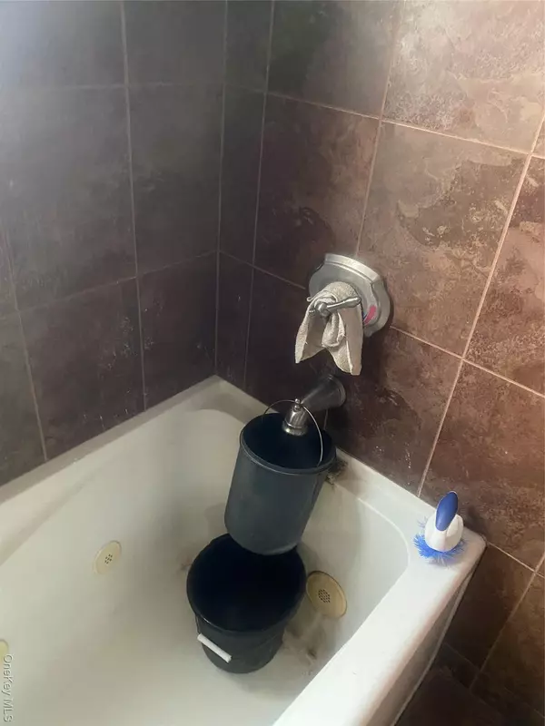 Bronx, NY 10469,2713 Eastchester RD