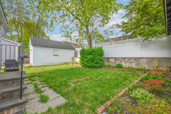 Glen Cove, NY 11542,12 Maryland AVE