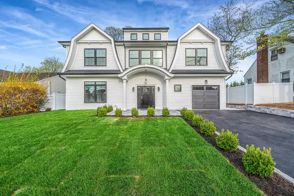2767 Essex CT, Oceanside, NY 11572