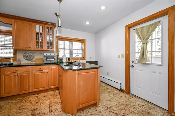 Bayside, NY 11364,67-52 212th ST