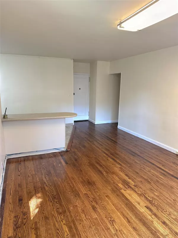 East Elmhurst, NY 11370,22-27 76 ST #B2