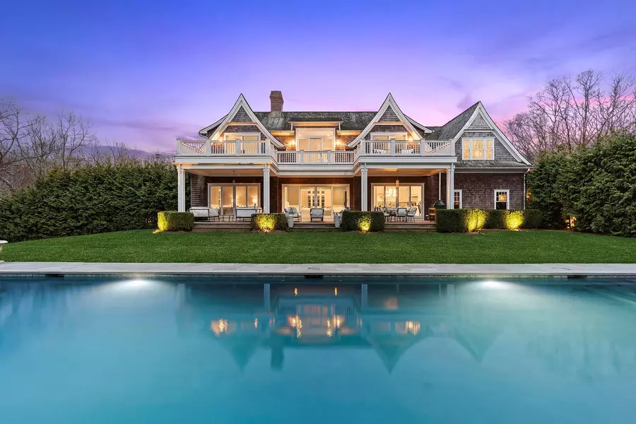 471 Middle Line HWY, Sag Harbor, NY 11963