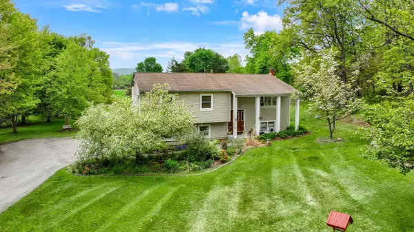 Warwick, NY 10990,15 Hickory Hill DR