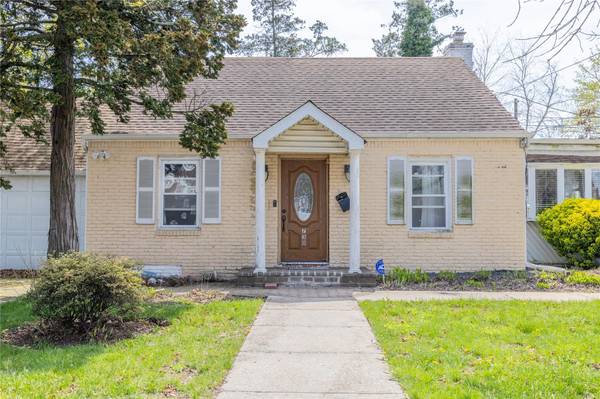 730 Goodrich ST, Uniondale, NY 11553