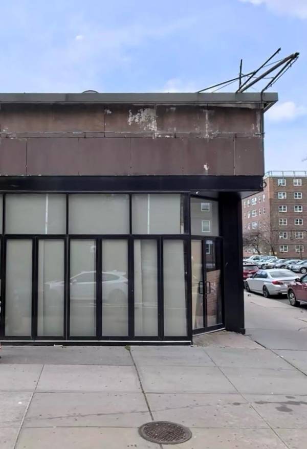 24-02 34 AVE, Astoria, NY 11106