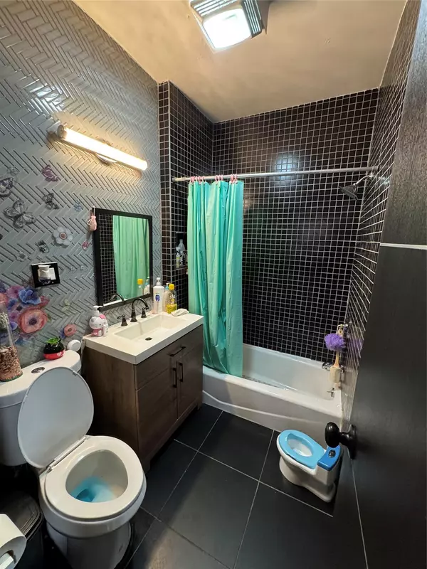 Corona, NY 11368,33-40 101st ST