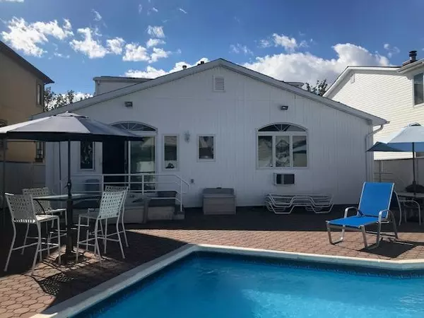 Howard Beach, NY 11414,158-35 91 ST