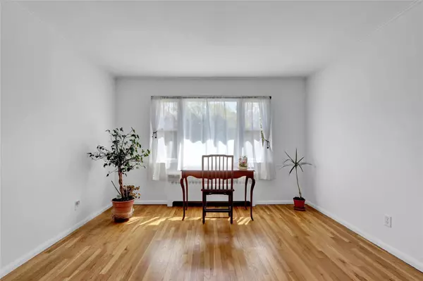 Plainview, NY 11803,83 Gerhard RD