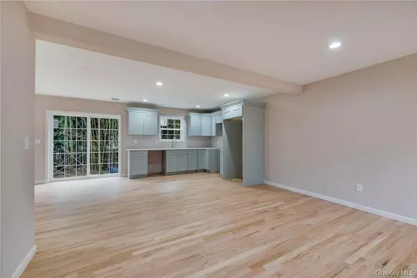 Shirley, NY 11967,514 NEIGHBORHOOD ROAD