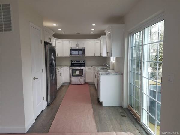 Shirley, NY 11967,514 NEIGHBORHOOD ROAD