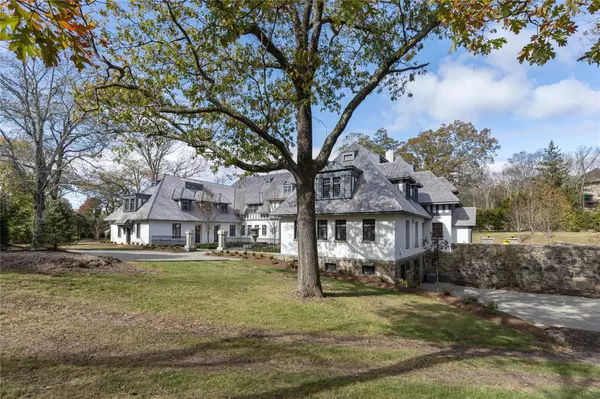 Tuxedo Park, NY 10987,76 Summit RD