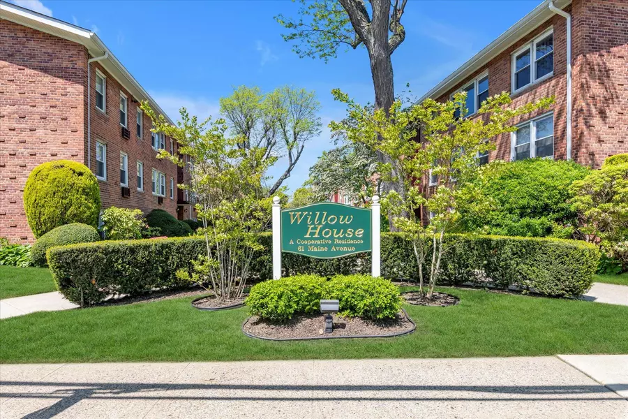 61 Maine AVE #A14, Rockville Centre, NY 11570