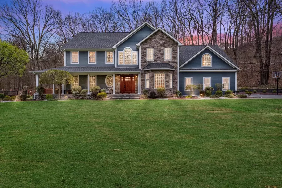 75 Frances DR, Hopewell Junction, NY 12533