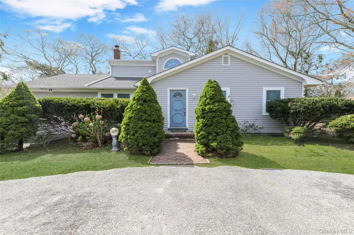 Hampton Bays, NY 11946,60 School ST