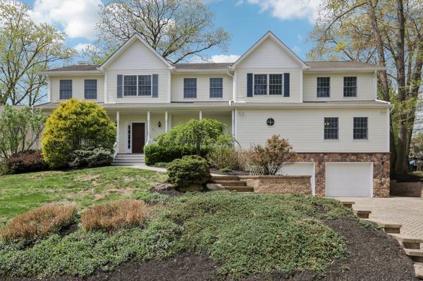 27 Lindbergh LN, New City, NY 10956