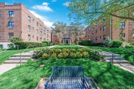 15 Canterbury RD #C23, Great Neck, NY 11021