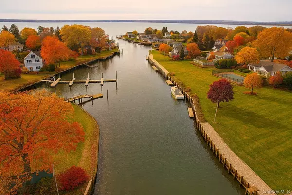 South Jamesport, NY 11901,33 Lagoon CT