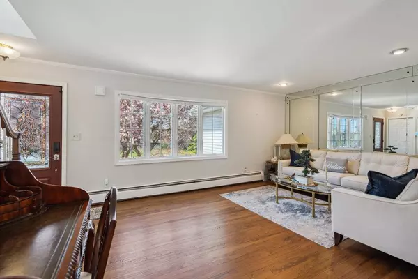 Patchogue, NY 11772,21 Sharon DR