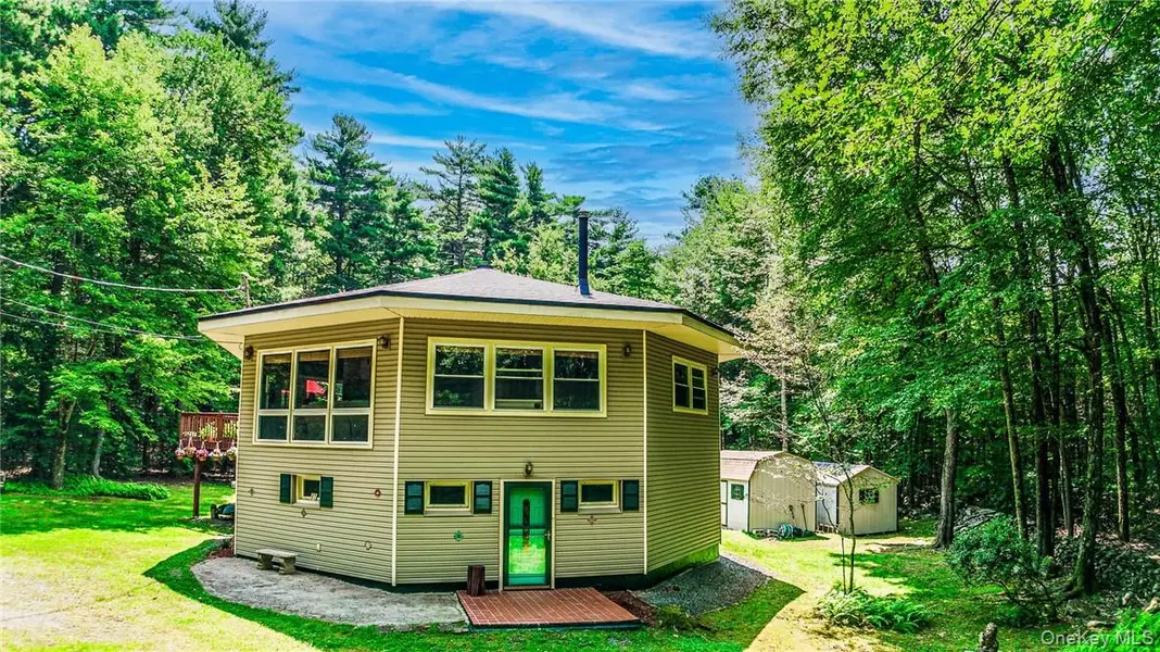 17 Clipper DR, Wurtsboro, NY 12790