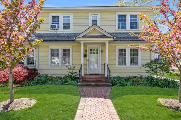 204 Hewlett AVE, Merrick, NY 11566